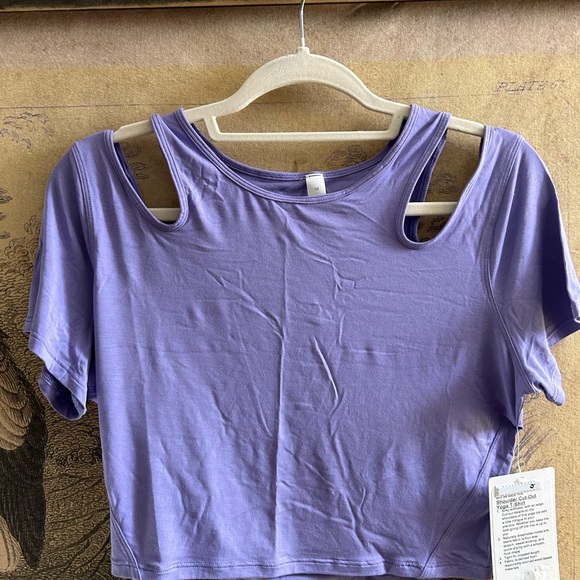New Lululemon Yoga Cropped T Shirt Shoulder Cut Out SZ 10 - Picture 2 of 6